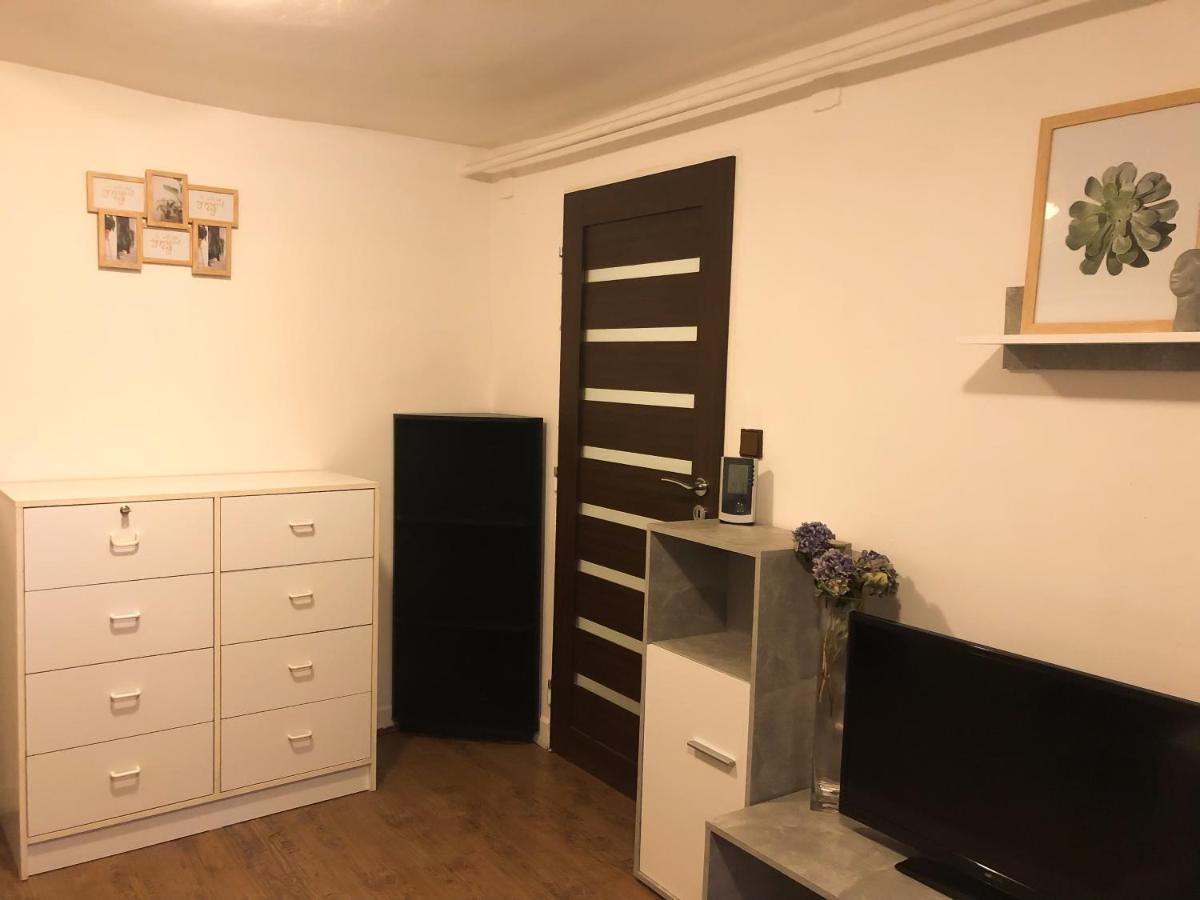 Dorota Apartamento KLV Exterior foto